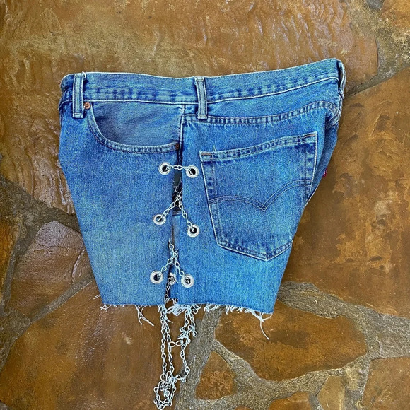 Urban Outfitters Urban Renewal Levi's Side Chain Shorts - Picture 7 of 7